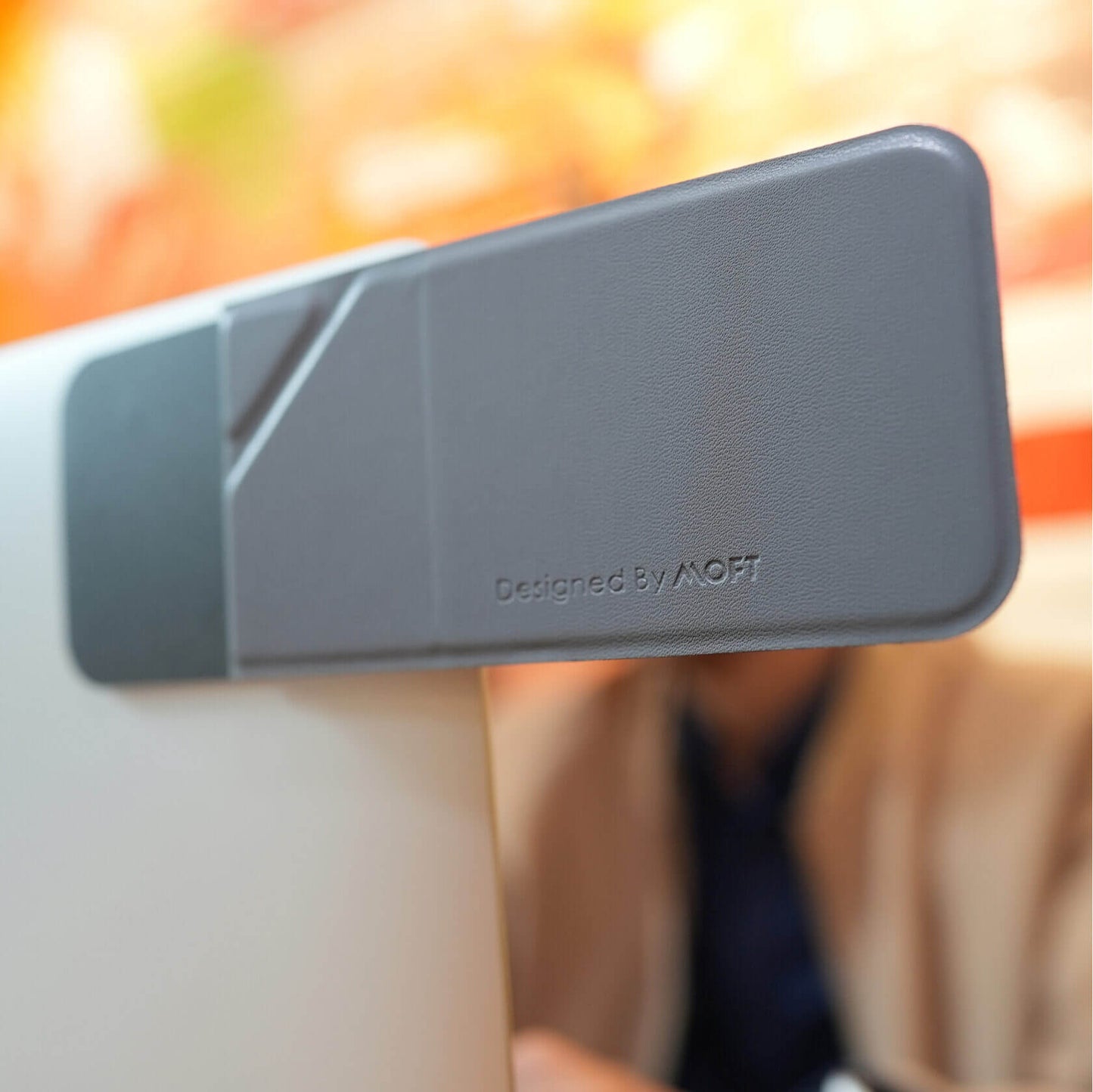 Moft Flip Mount - składany uchwyt do telefonu