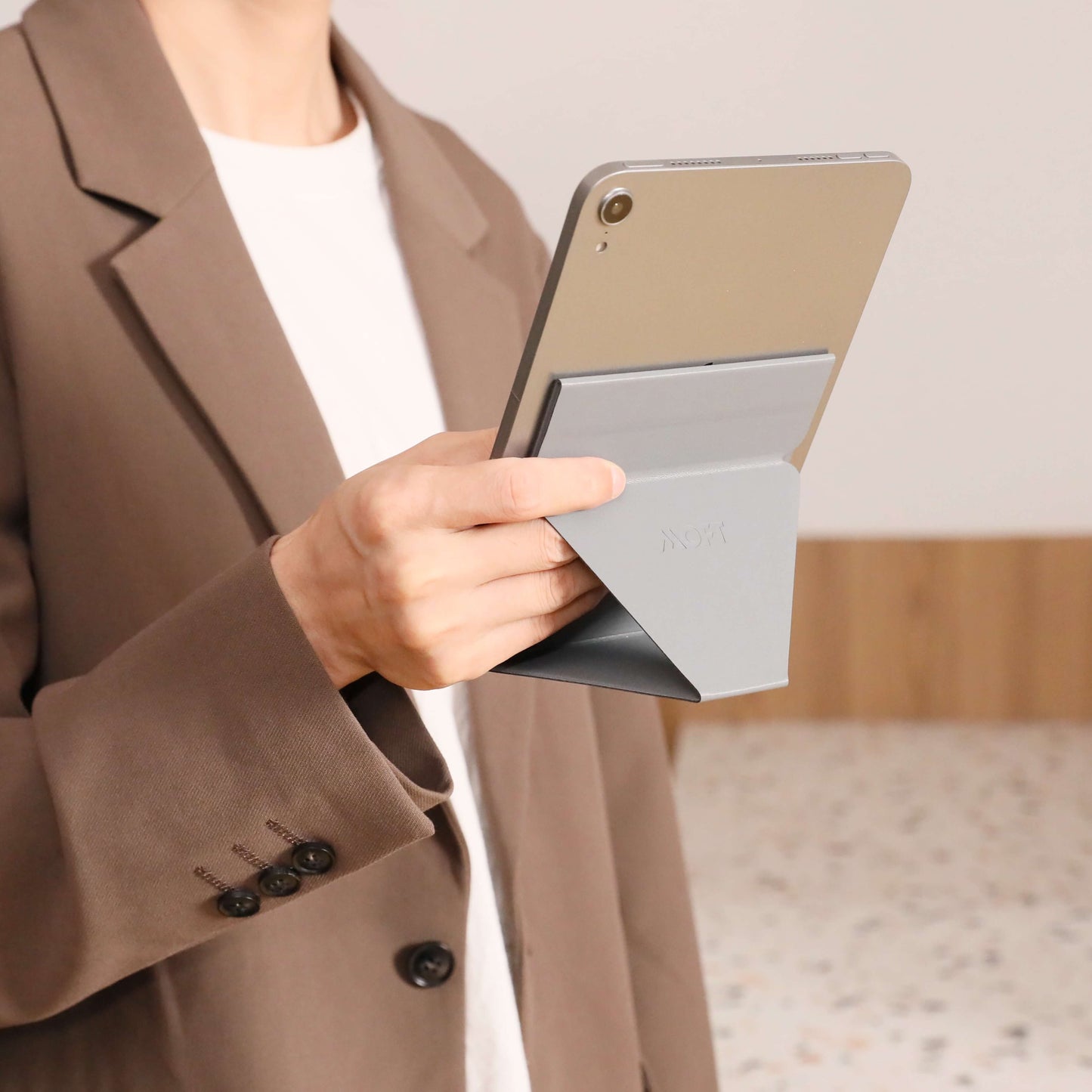 MOFT X - samoprzylepny stojak na tablet