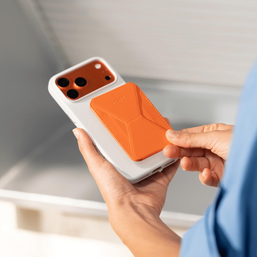 MOFT Trackable Snap-On — magnetyczny portfel i stojak z Apple Find My