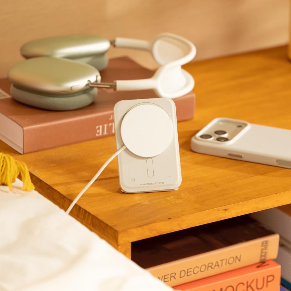 MOFT Trackable Snap-On — magnetyczny portfel i stojak z Apple Find My